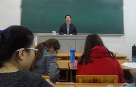 院党委书记吴文国作辅导讲座